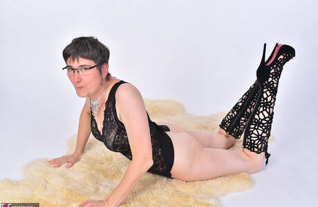 TAC Amateurs offers a free pic gallery with Hot Milf xxx gallery 271193