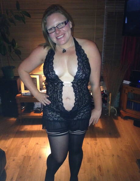 TAC Amateurs pics collection featuring Minx Mollie Foxxx in jerking pussy porn